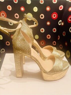 Chinese Laundry Gold Textured Platform Sandals with Ankle Strap